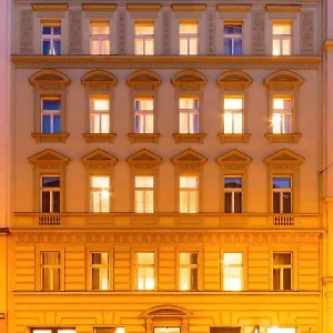 s42-hotel-prague.praguehotelsweb.com/